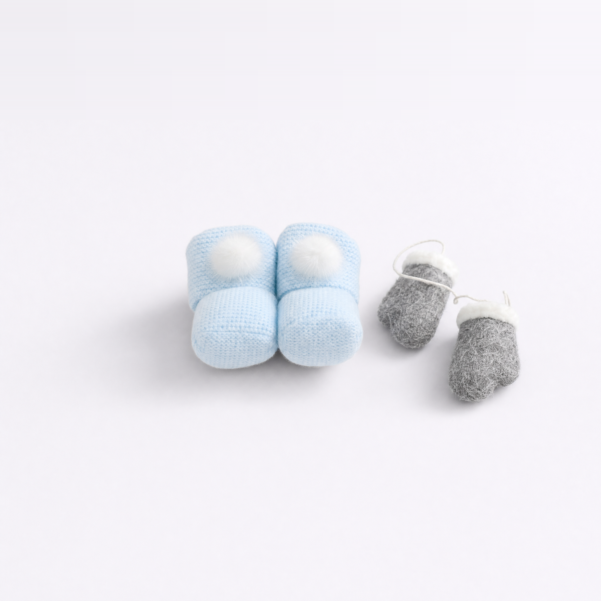 BOTITAS POMPON CELESTE BEBE
