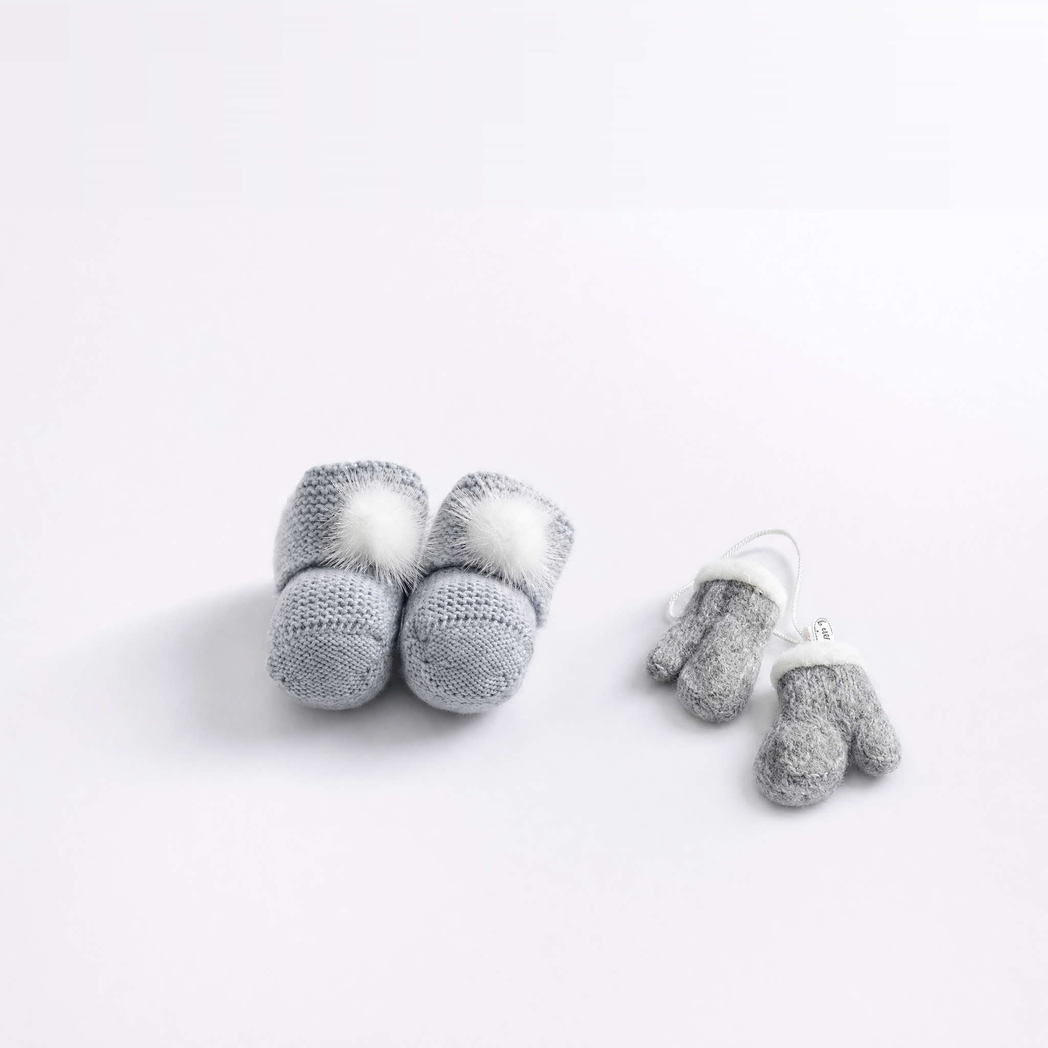 BOTITAS POMPON GRIS