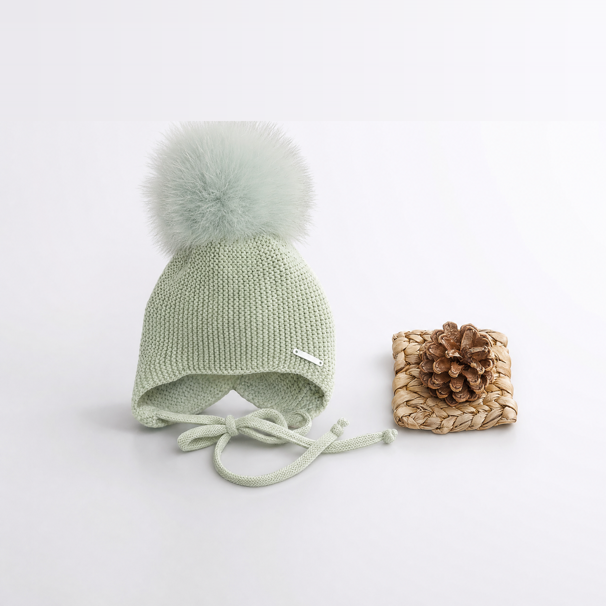 GORRO OREJERO-AÑADIR POMPON VERDE HOJA