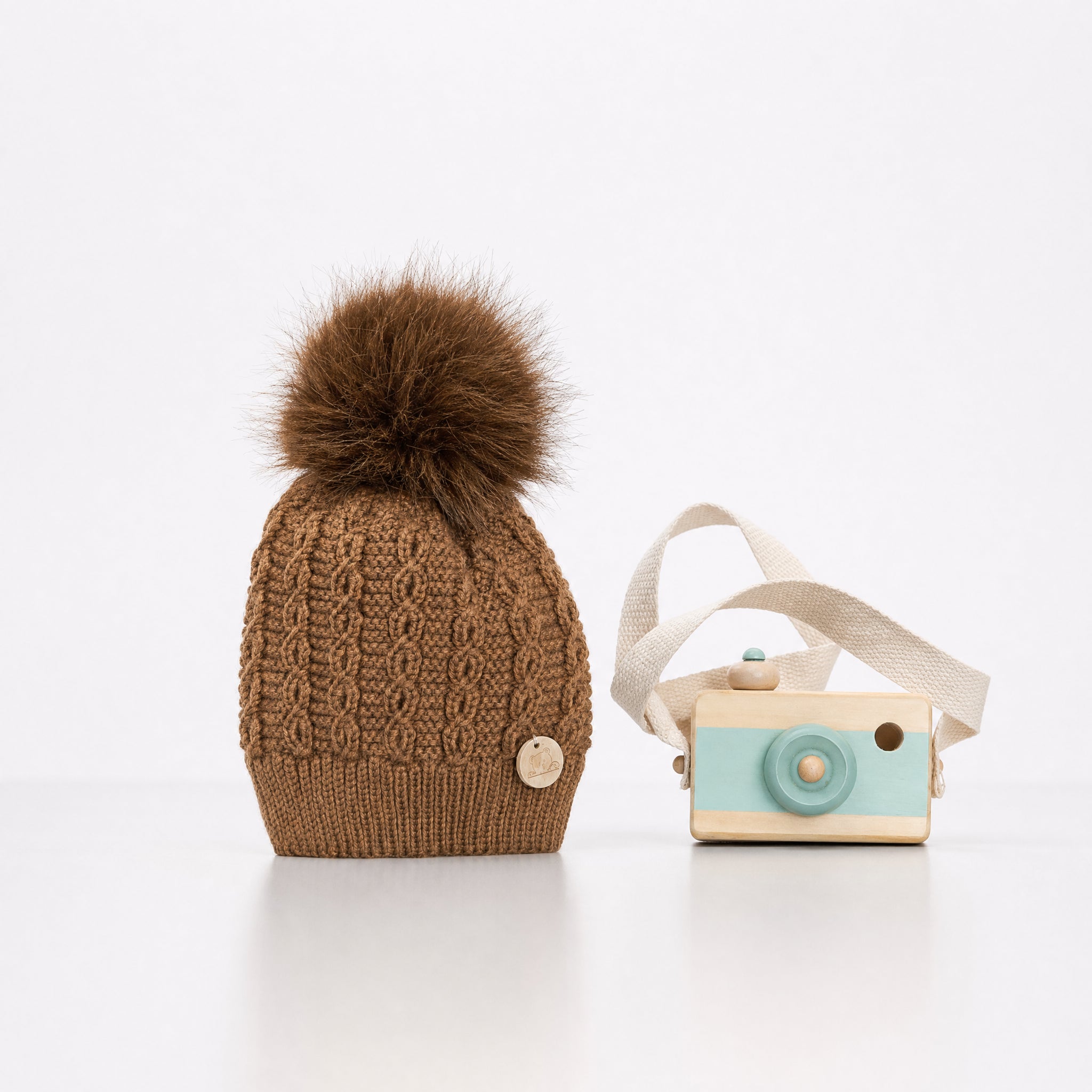 GORRO OCHOS-AÑADIR POMPON